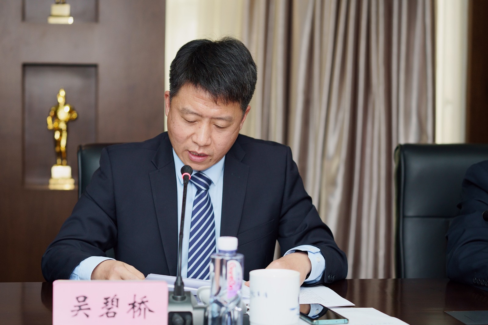 吴总主持.jpg 吴总主持.jpg