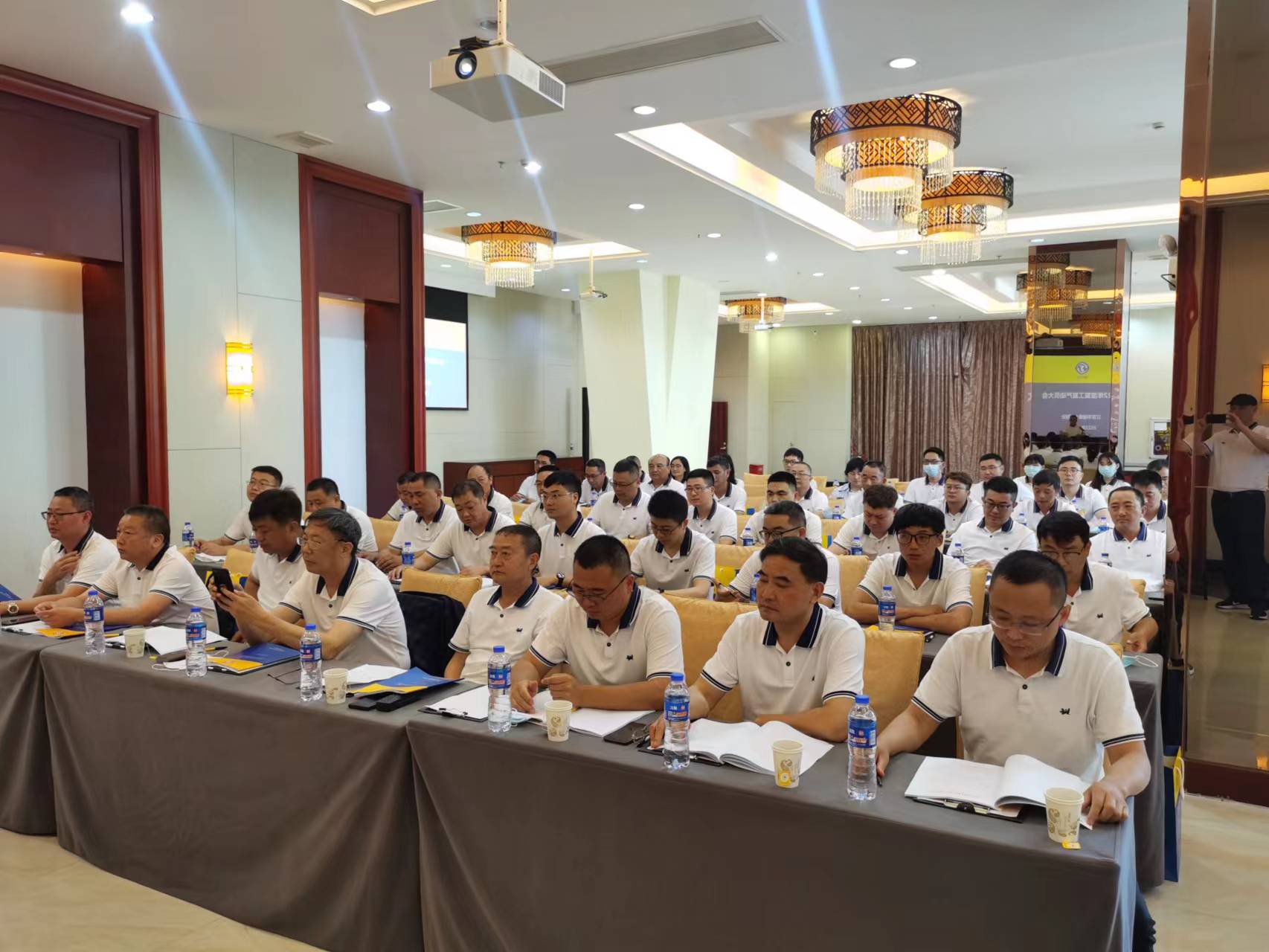 会场图片 (2).jpg 会场图片 (2).jpg