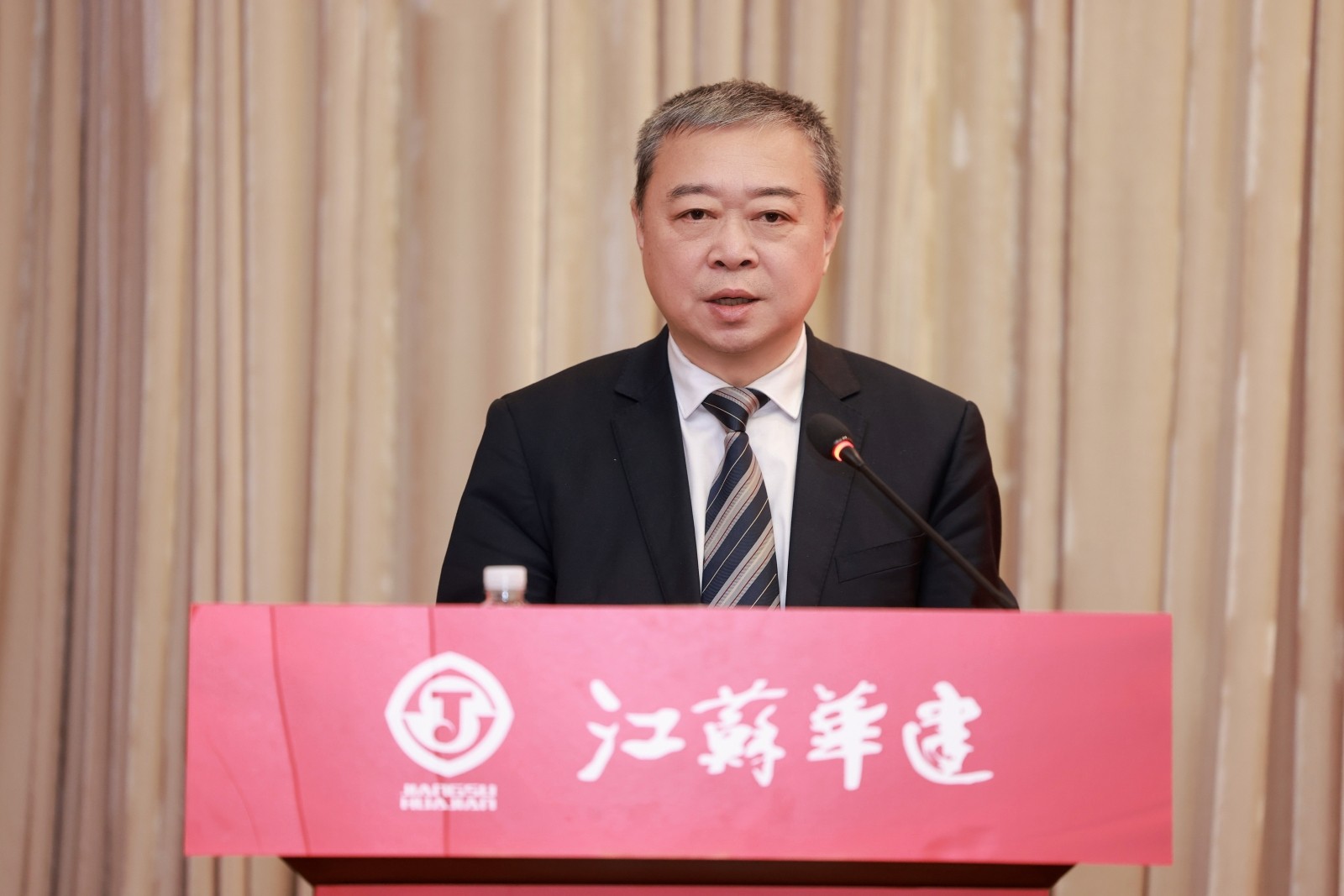 王宏 (2).jpg 王宏 (2).jpg
