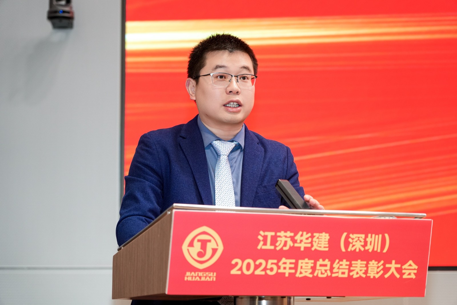 1.任斌特写.jpg 1.任斌特写.jpg